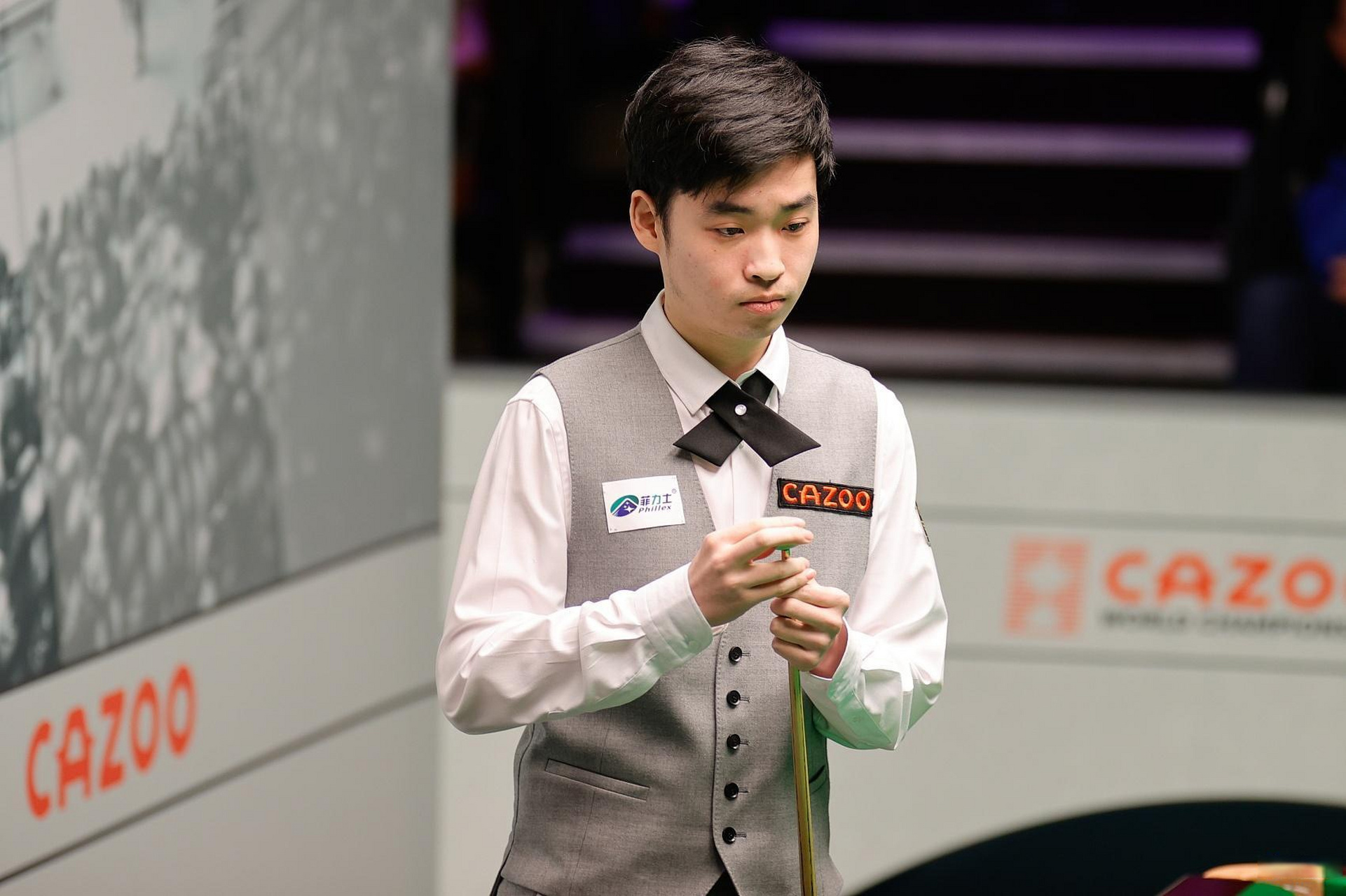 两位选手在 两位选手在