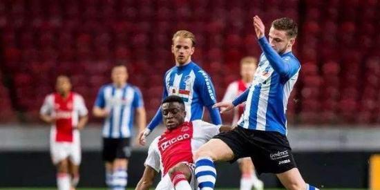 却没能用比 却没能用比