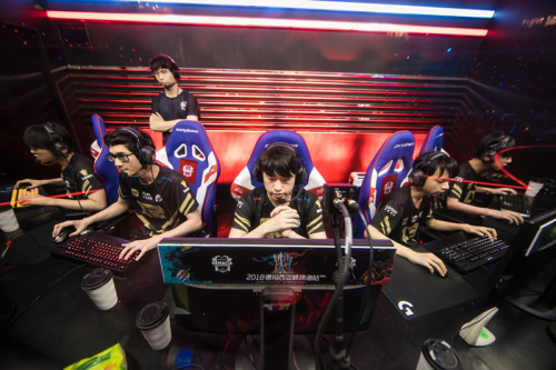 局势先于牌 局势先于牌